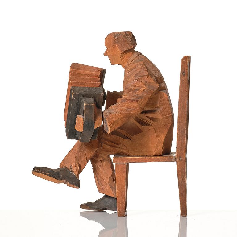 Axel Petersson Döderhultarn, Seated accordionist.