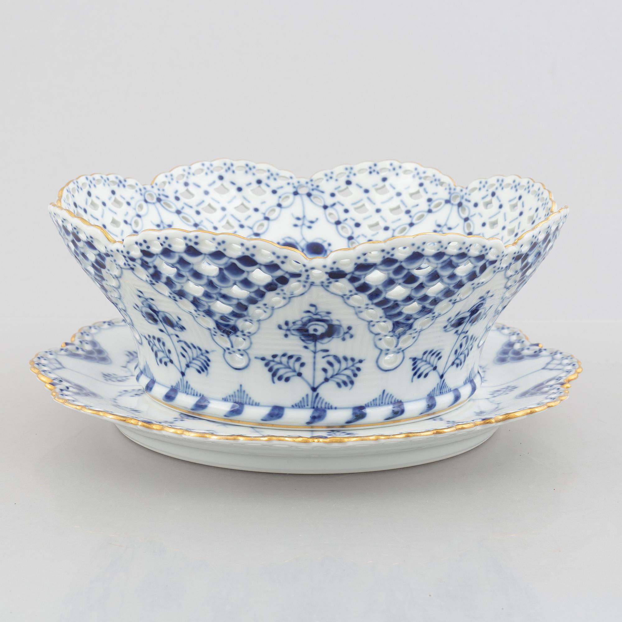 A 'Blue Fluted Full Lace'/'Musselmalet' Fruit Bowl and Stand, Royal Copenhagen, model number 1061 and 1062, 1966.