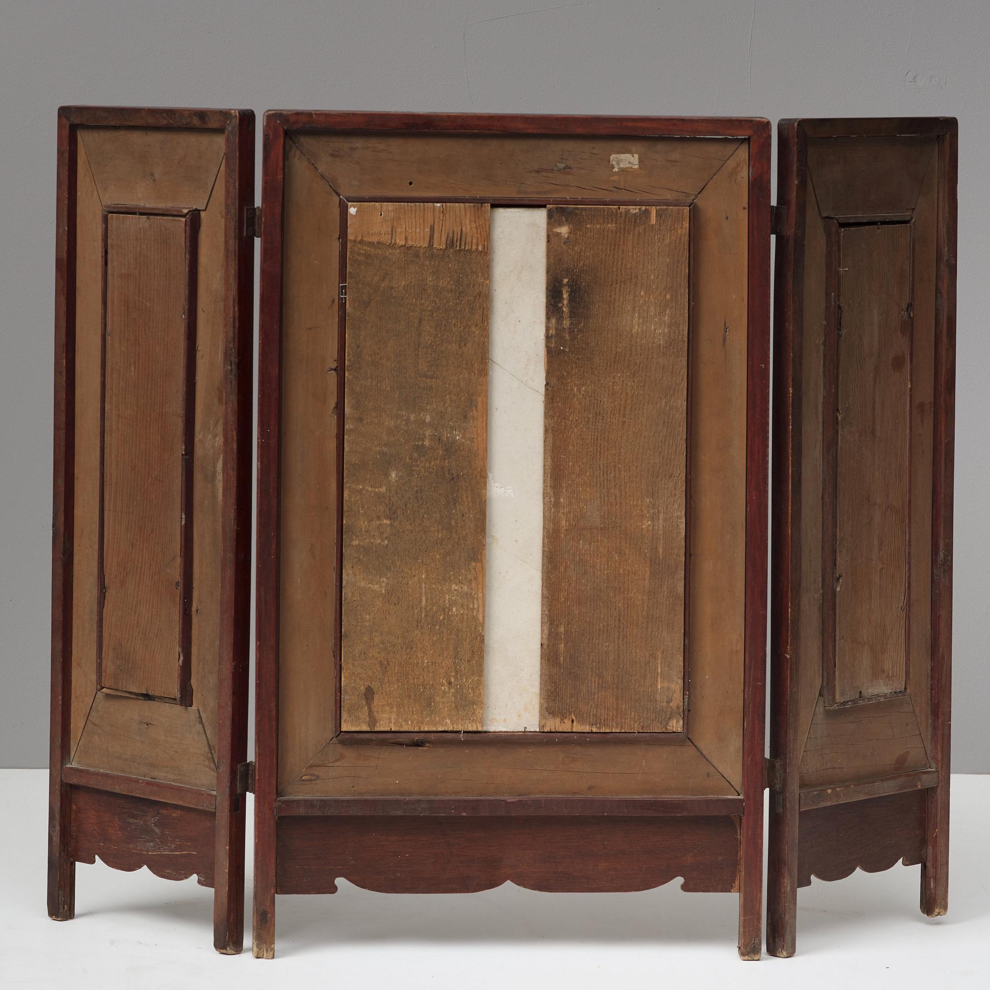 A Chinese three panel porcelain placque, Republic (1912-1949).