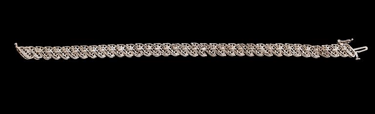 ARMBAND, sterlingsilver, cognacsfärgade diamanter tot ca 2.70 ct.