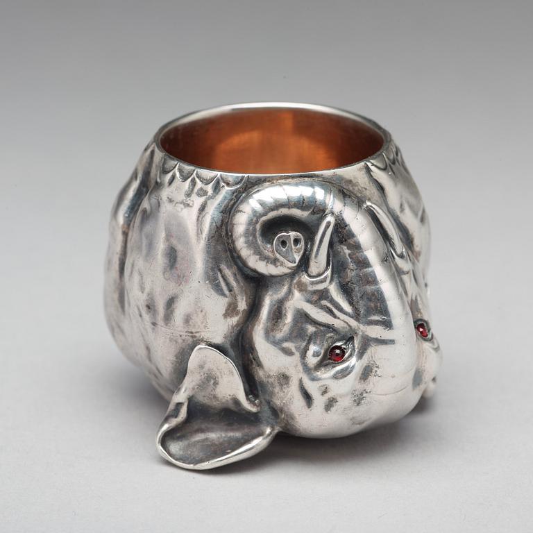 FABERGÉ, verkmästare Michael Perchin, Vodkakopp silver, S:t Petersburg 1908-17.