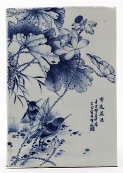 PLAKETT, porslin, Kina, 1900-tal.
