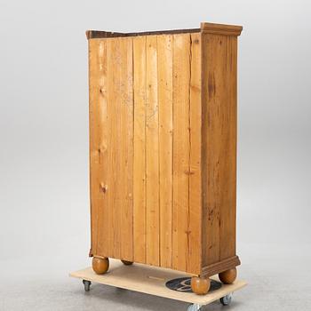 A cabinet, 18th century.