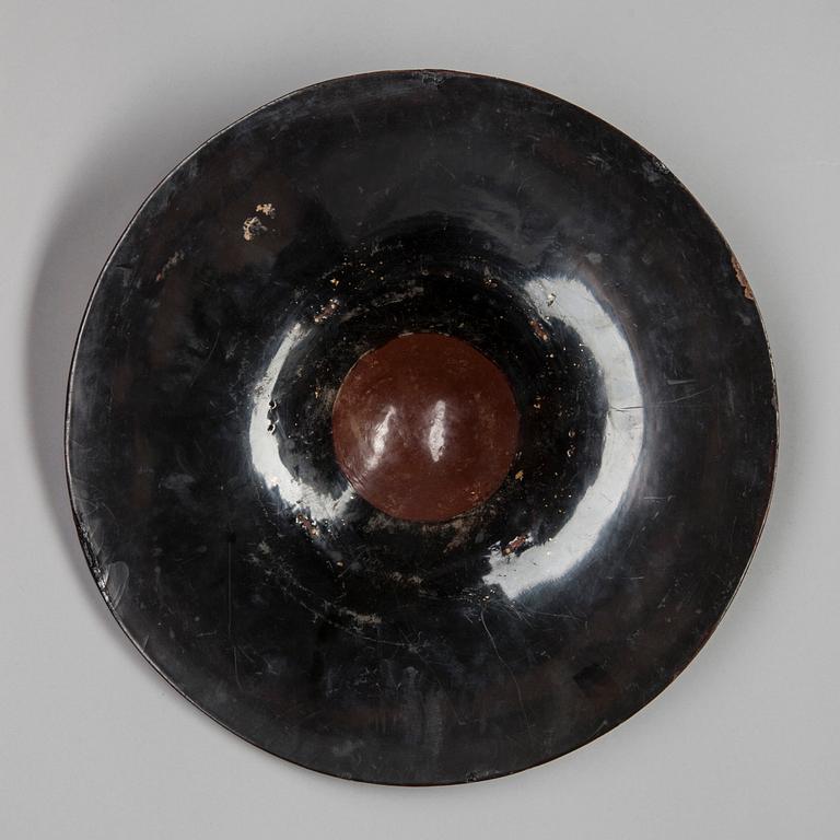 HJÄLM, "Jinghasa", lackat trä. Japan 1800-talets början.