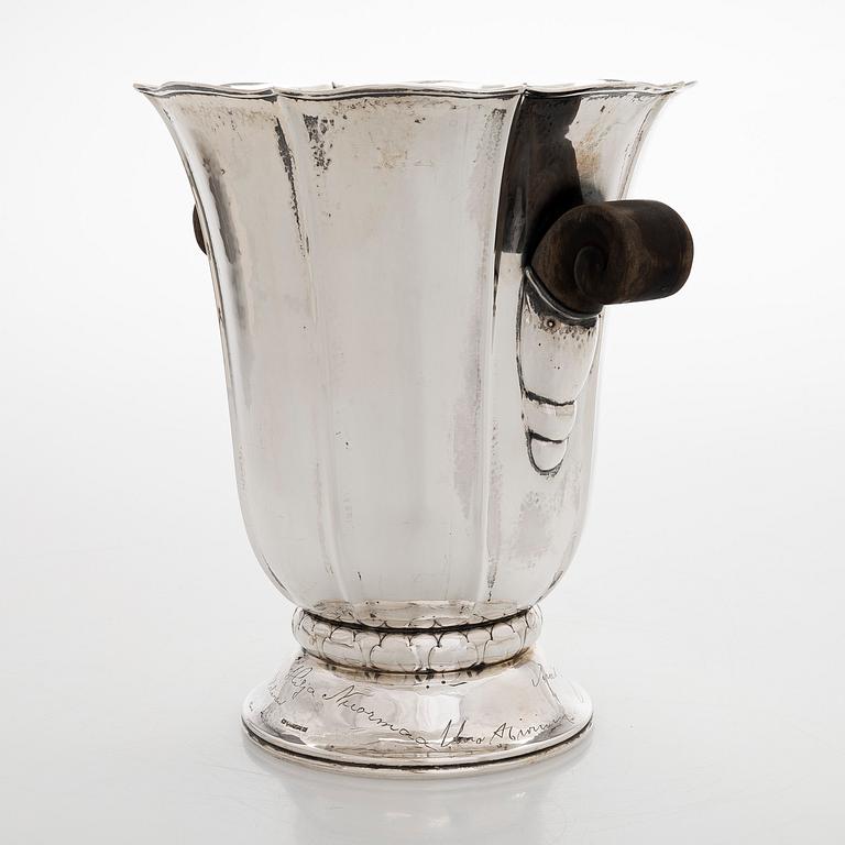 A 1030s silver champagne cooler, Kultakeskus, Hämeenlinna 1936.