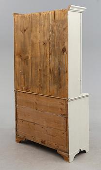 VITRINSKÅP, 1800-talets första hälft, senare montering.