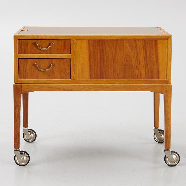 Carl Cederholm, a Swedish Modern serving trolley, Firma Stil & Form, 1940s.