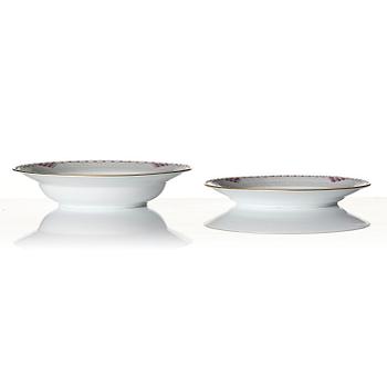 Tallrikar, 32 stycken, porslin. "Purpur Lace", Royal Copenhagen, Danmark, 1990-tal.