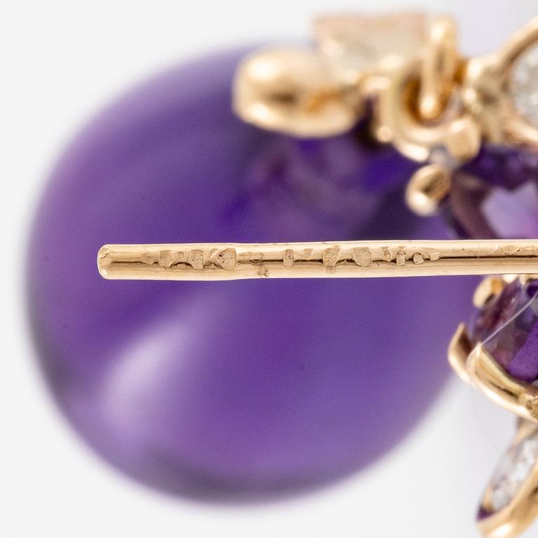 Earrings, Mandelstam, 18K gold, set with cabochon-cut amethysts, brilliant-cut diamonds, and faceted amethysts.