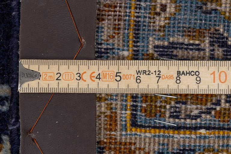 Carpet, oriental, approx. 390 x 285 cm.