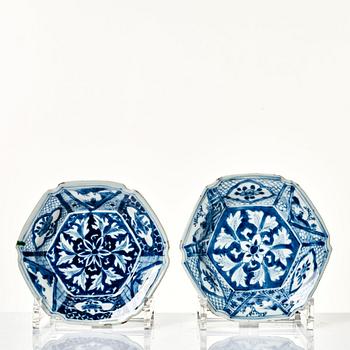 A set of 12 blue and white kraak dishes, Ming dynasty, Wanli (1572-1620).