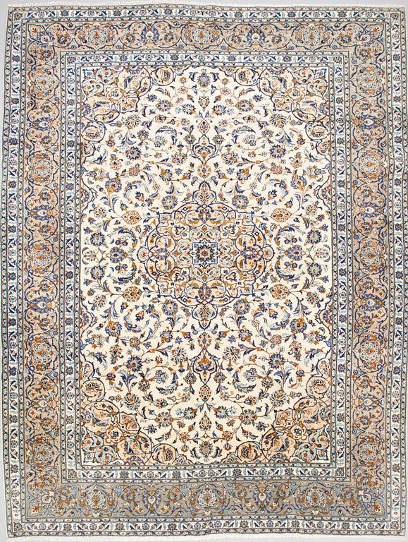 MATTA, old, Keshan, ca 395 X 299 cm.