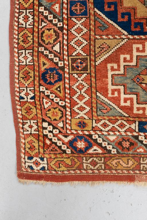 A rug, antique Bergama, ca 199-202 x 154-158 cm (and 2,5-3 cm "flat weave" at the ends),