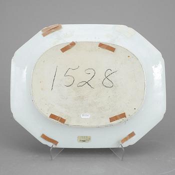 STEKFAT, porslin, Kina, Qianlong 1736-95.