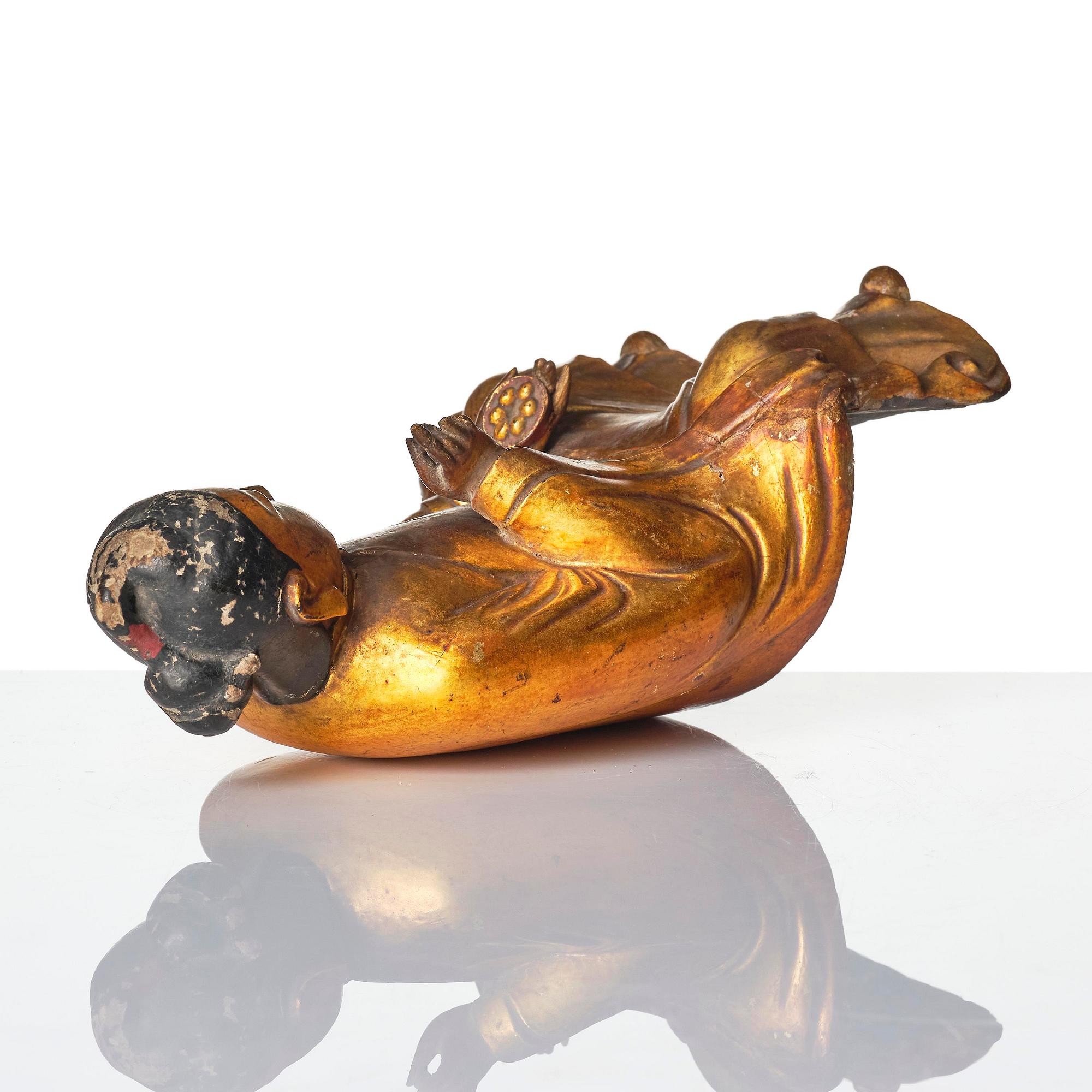 A gilt and polychrome lacquer figure of a divinity, 16th/17th century.