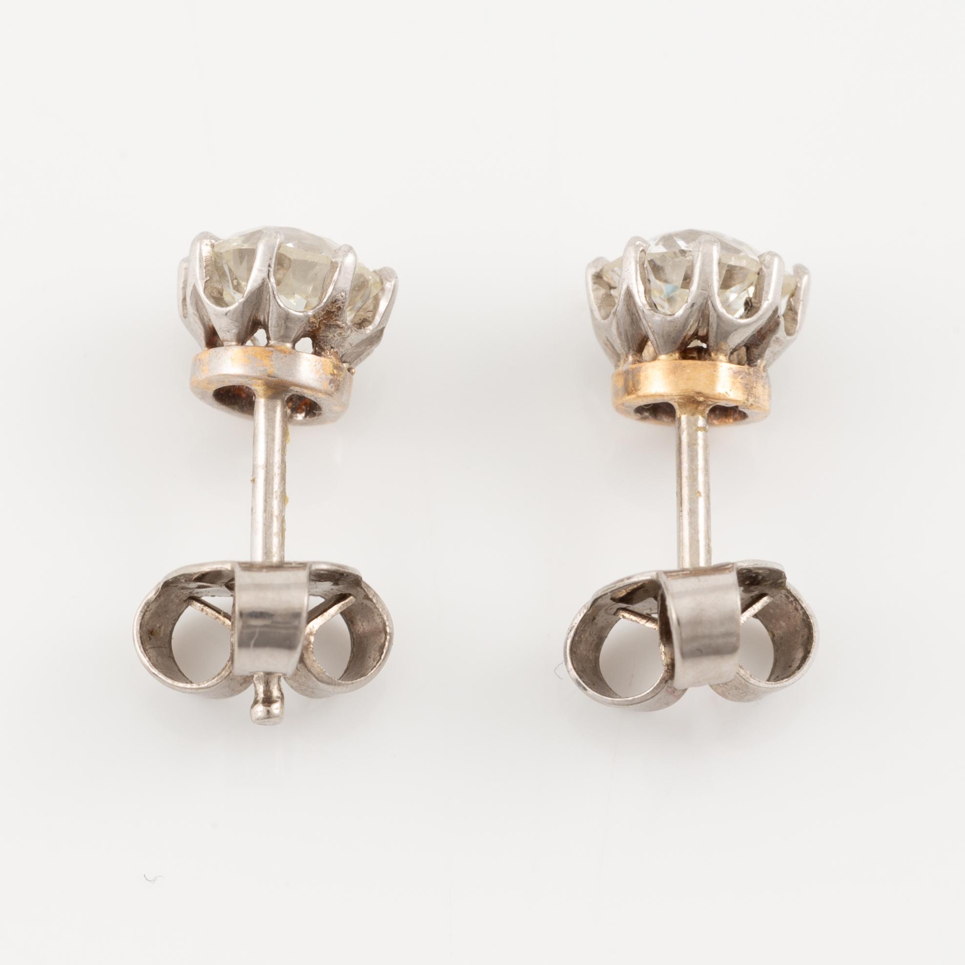 Earrings, a pair, 18K white gold with old-cut diamonds.