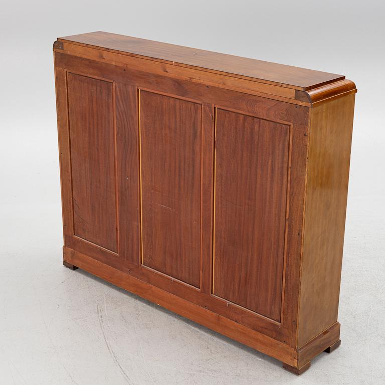 Cabinet, first half of the 20th Century.