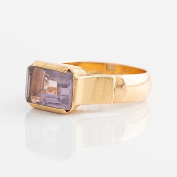 Ring, 18K gold with amethyst.