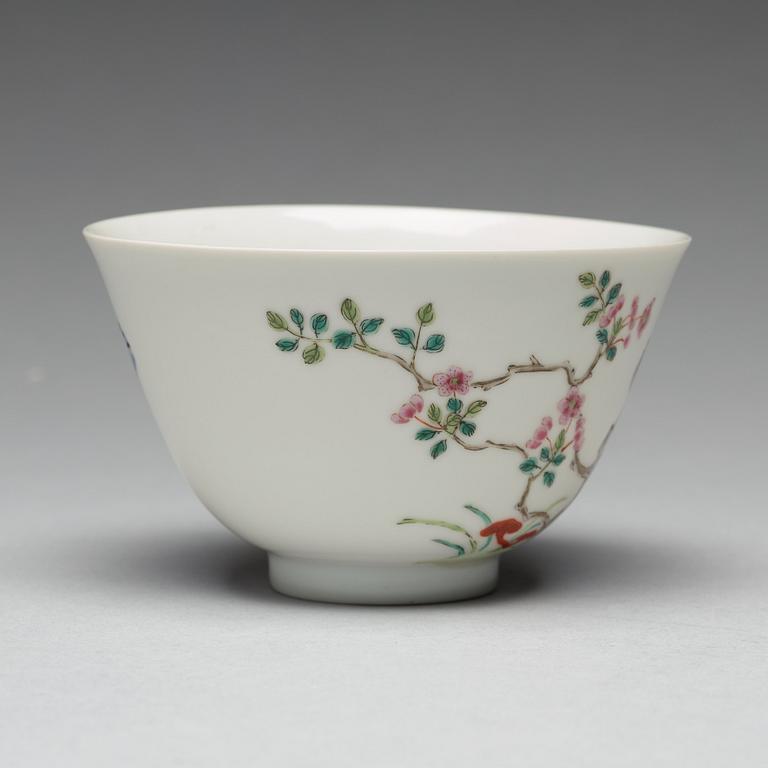 A Chinese famille rose cup, with Qianlong mark.