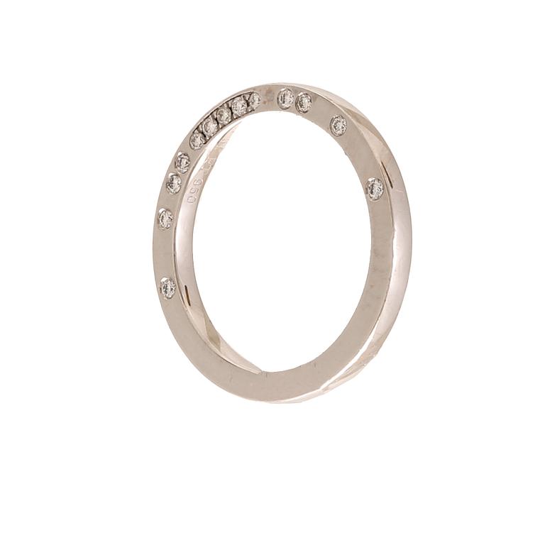 A “Divine Rita” ring 950 platinum and brilliant cut diamonds by Boucheron.