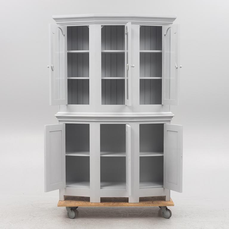 A display cabinet, 20th Century.