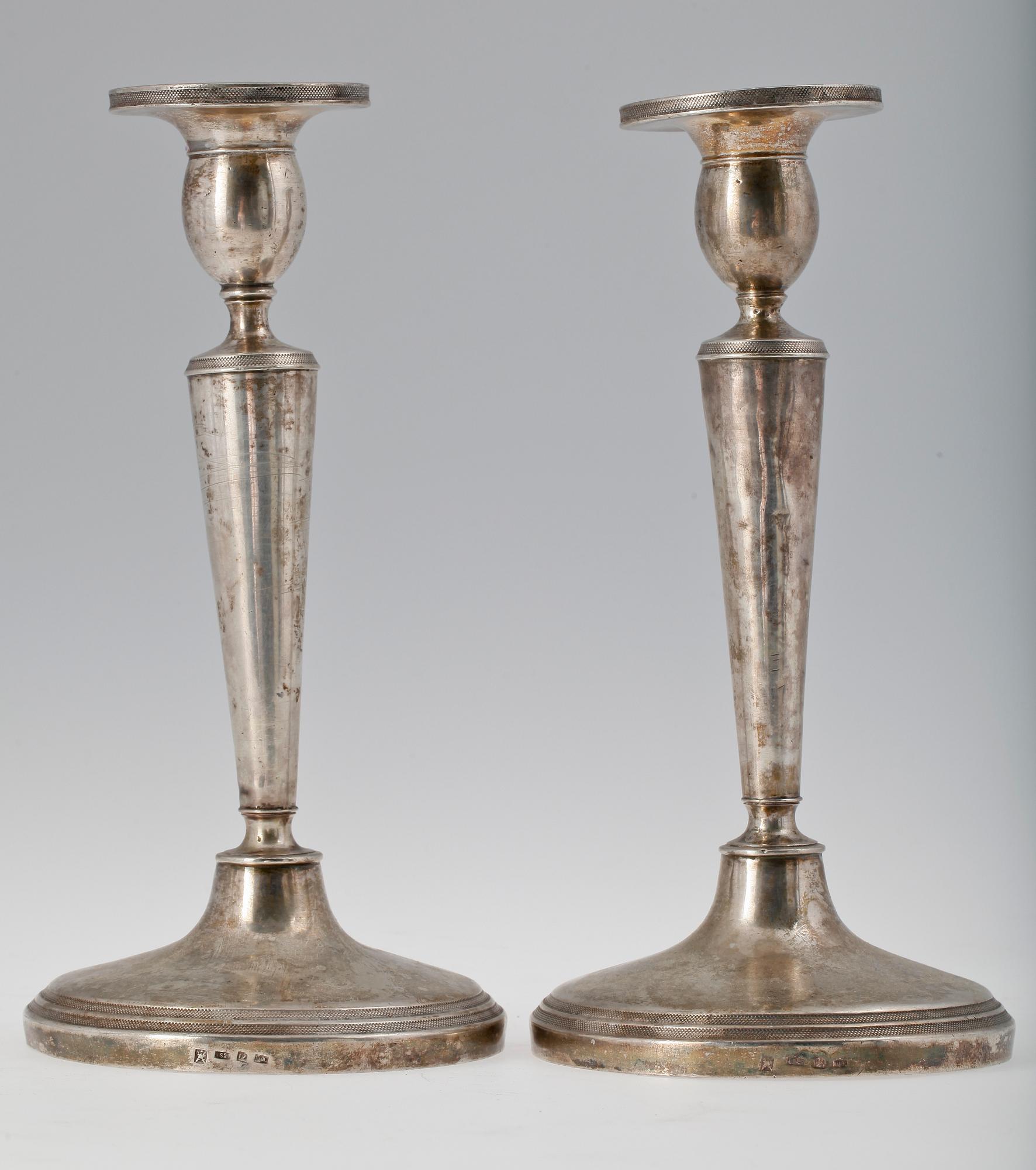 LJUSSTAKAR, ett par, silver, empire, troligen Österrike, 1827. Totalvikt ca 800 gram.