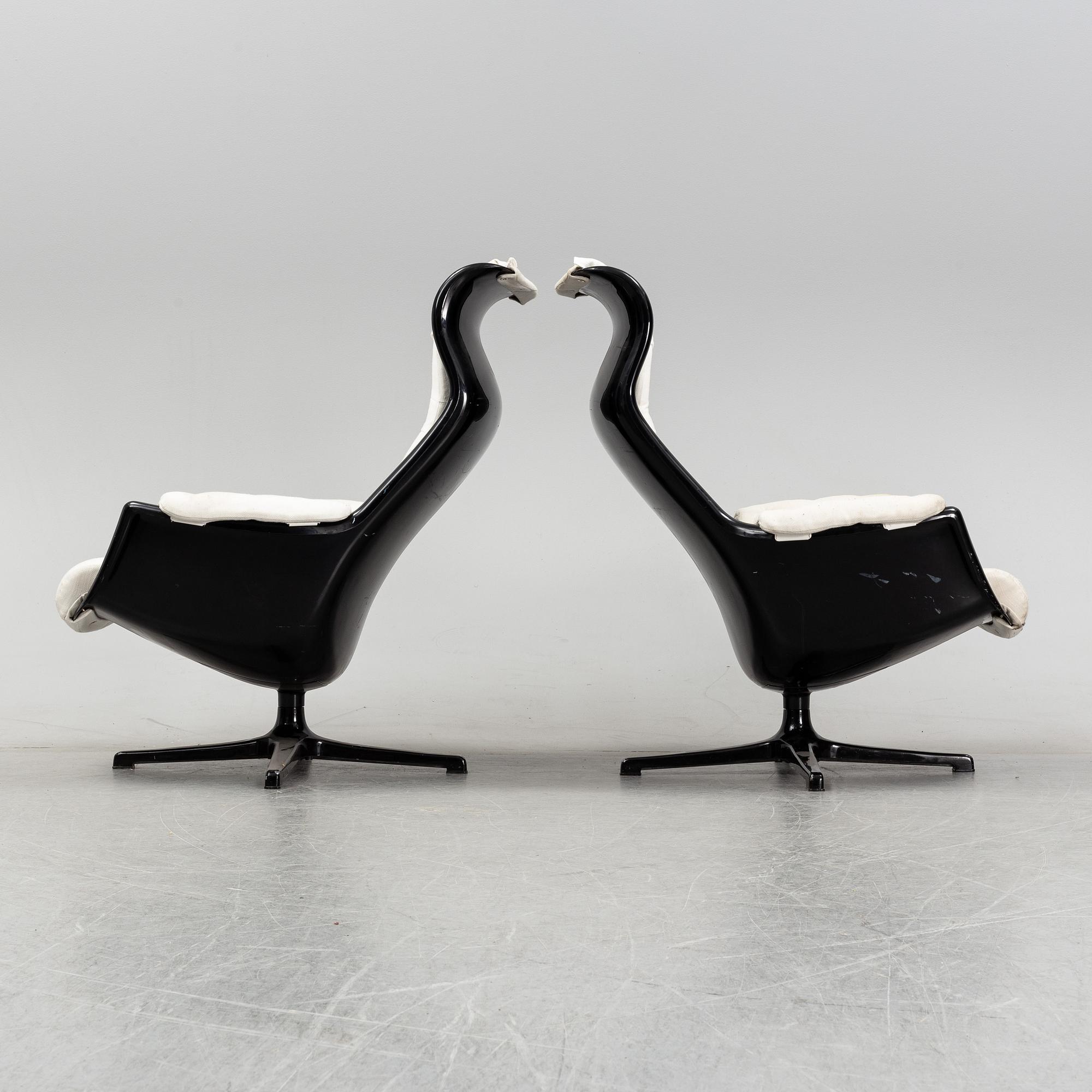 Alf Svensson & Yngvar Sandström, a pair of 'Form 8'/'Galaxy' easy chairs, Dux, 1970's.