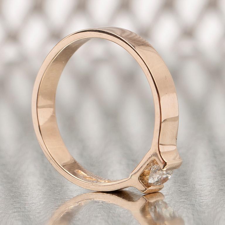 RING, 14K guld, briljantslipad diamant ca 0.25 ct uppskattningsvis W/vs. Henri Sörensen Åbo 1999. Vikt 4,5 g.