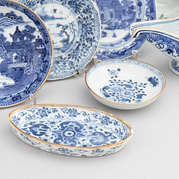 A group of Chinese porcelain, Kangxi (1662-1722) and Qianlong (1736-95). 13 pieces.