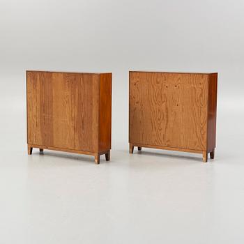A pair of mahogany-veneered bookcases, 1930's/40's.