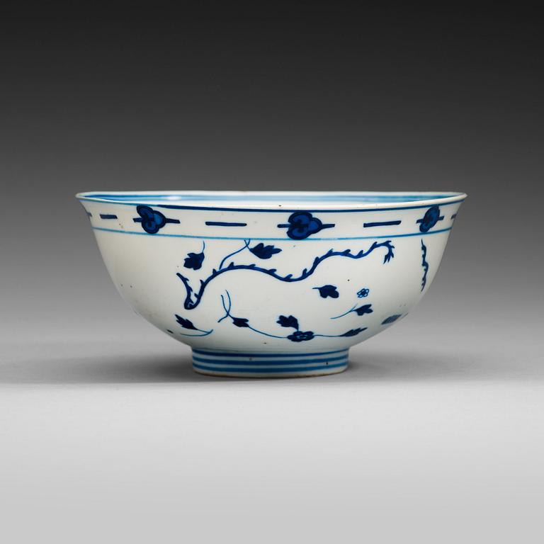 A blue and white bowl, Qing dynasty 19th century. Whit Kangxis six characters mark.