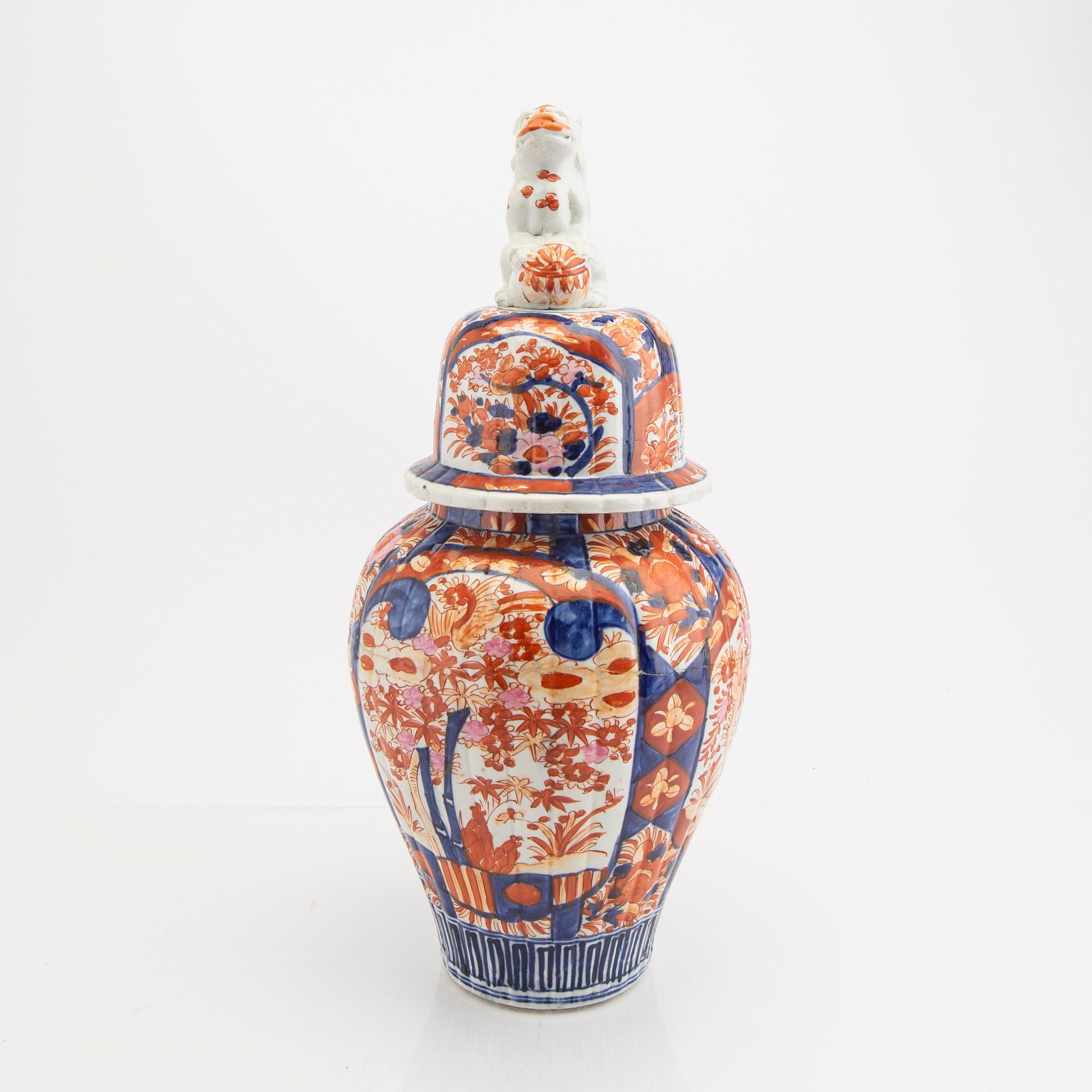 A Japanese Imari urn around 1900.