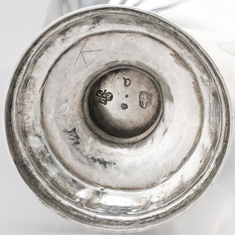 Samuel Zettersteen, kryddbössor, silver, ett par, Lidköping 1774. Rokoko.