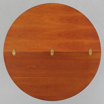 HANS J WEGNER, a model "2081" table for Fritz Hansen, Denmark 1969.
