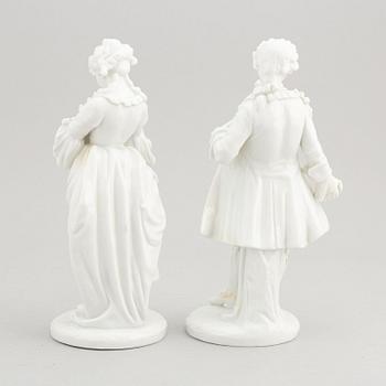 A pair of porcealain figurines, probably German, from around year 1900.