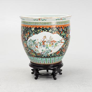 Fiskbassäng, porslin, Kina, sent 1900-tal.