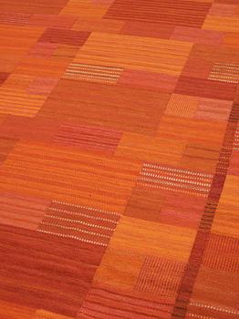 CARPET. "Fasad, orange". Flat weave. 378 x 279,5 cm. Signed AB MMF MR.