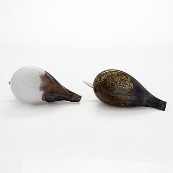Oiva Toikka, two "Black Male and Female Eider" glass birds, signed O. Toikka Nuutajärvi.