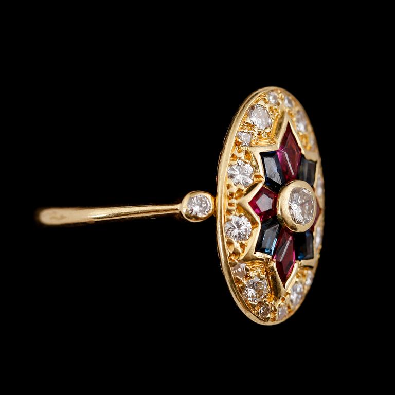 RING, 18 k guld, carréslipade rubiner och safirer, diamanter totalt 0.69 ct. Vikt ca 5 g.
