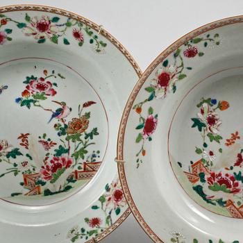 TALLRIKAR, 2+1 st, porslin, Kina, 1700-tal.