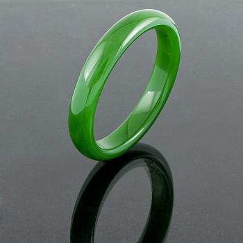 ARMRING, jade, nytillverkning. Vikt 52,7 g.