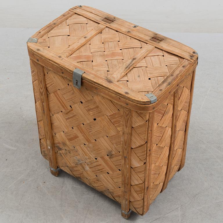 A wooden box, ca 1900.