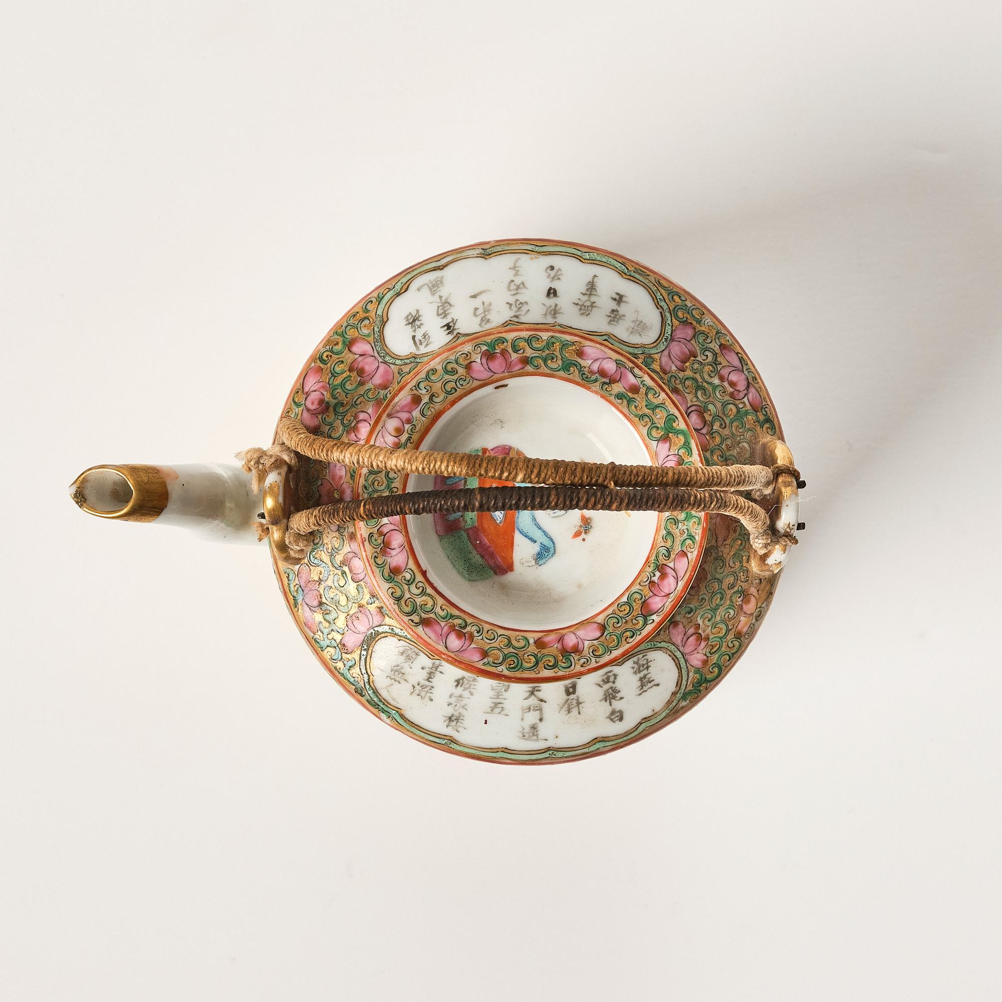 Tekanna med lock, porslin. Kanton, 1800-tal.