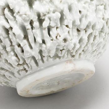 GUNNAR NYLUND, vaser, 2 st, chamotterat stengods, Rörstrand, modellen formgiven 1936.