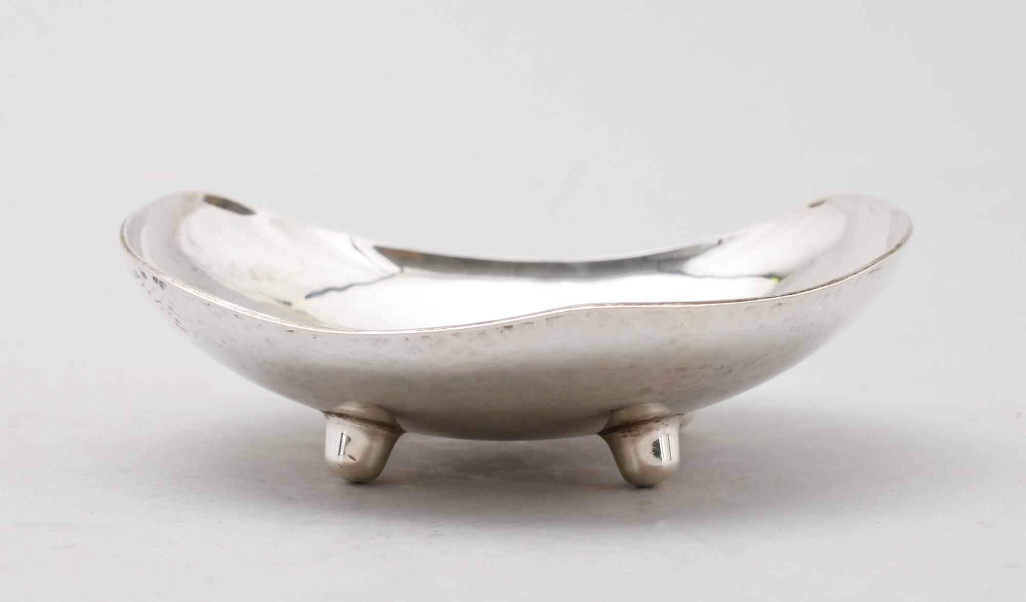 SKÅL, silver, E Löfman, MGAB, Uppsala 1954. Vikt ca 186 g.