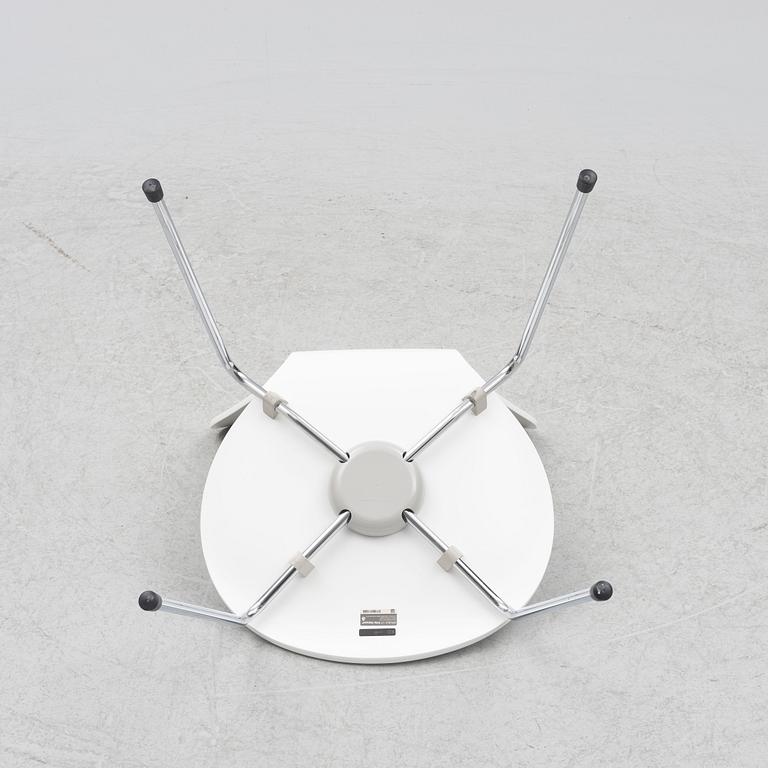 Arne Jacobsen, six chairs, "The Seven", Fritz Hansen, 2018.