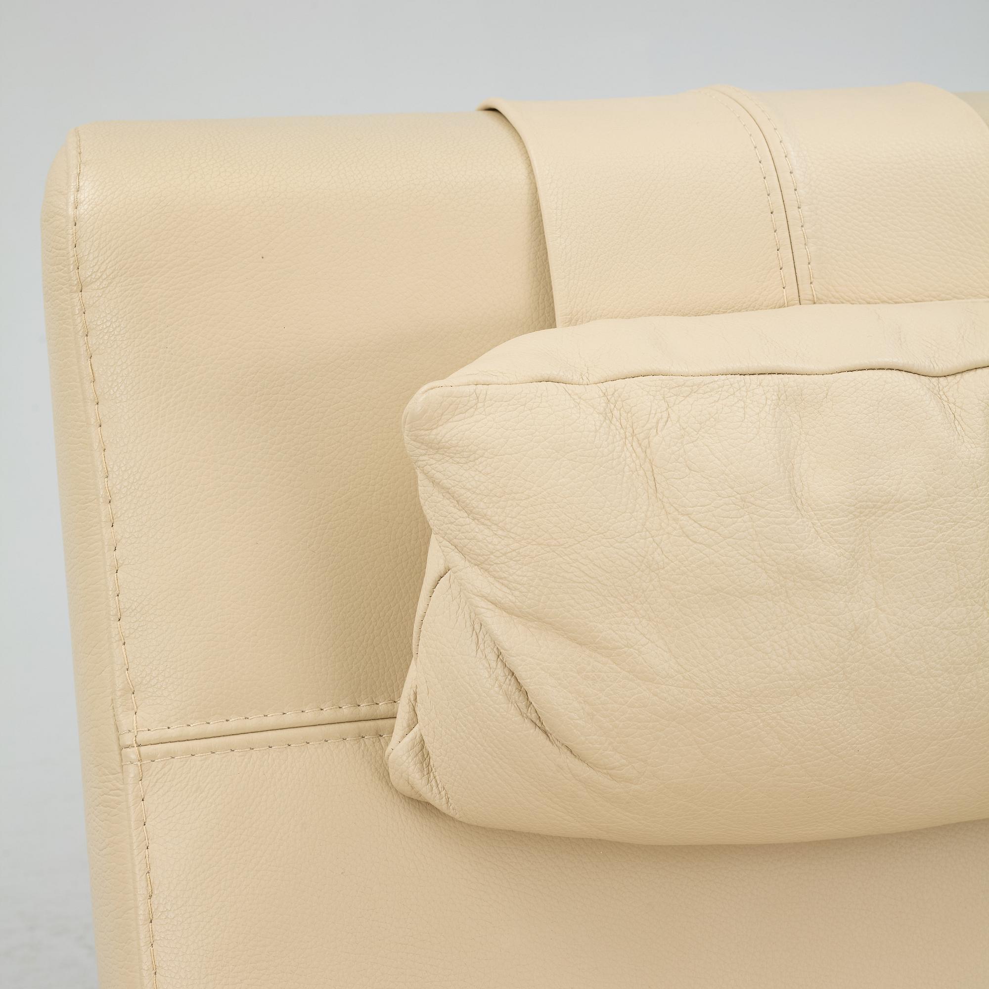 A reclininger, Neiser, contemporary.