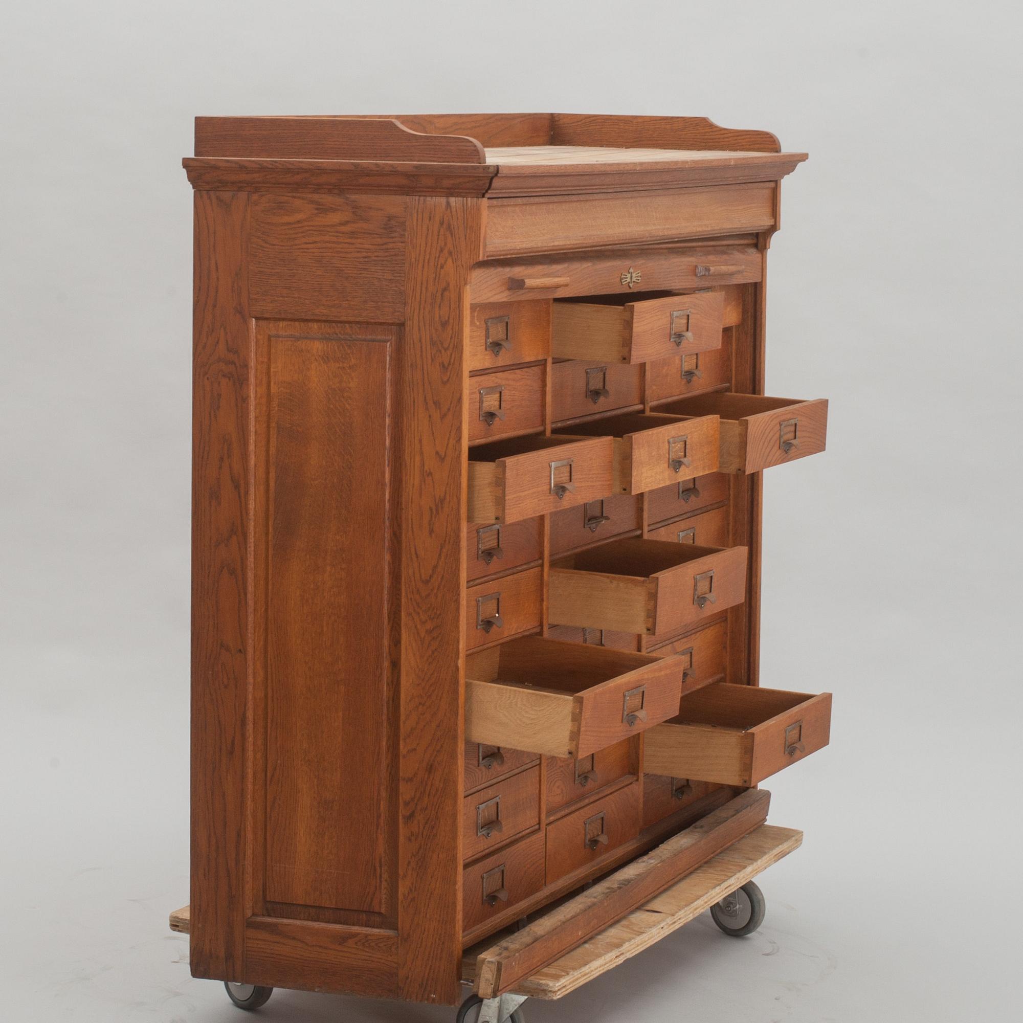 ARKIVSKÅP, 1900-talets första hälft.