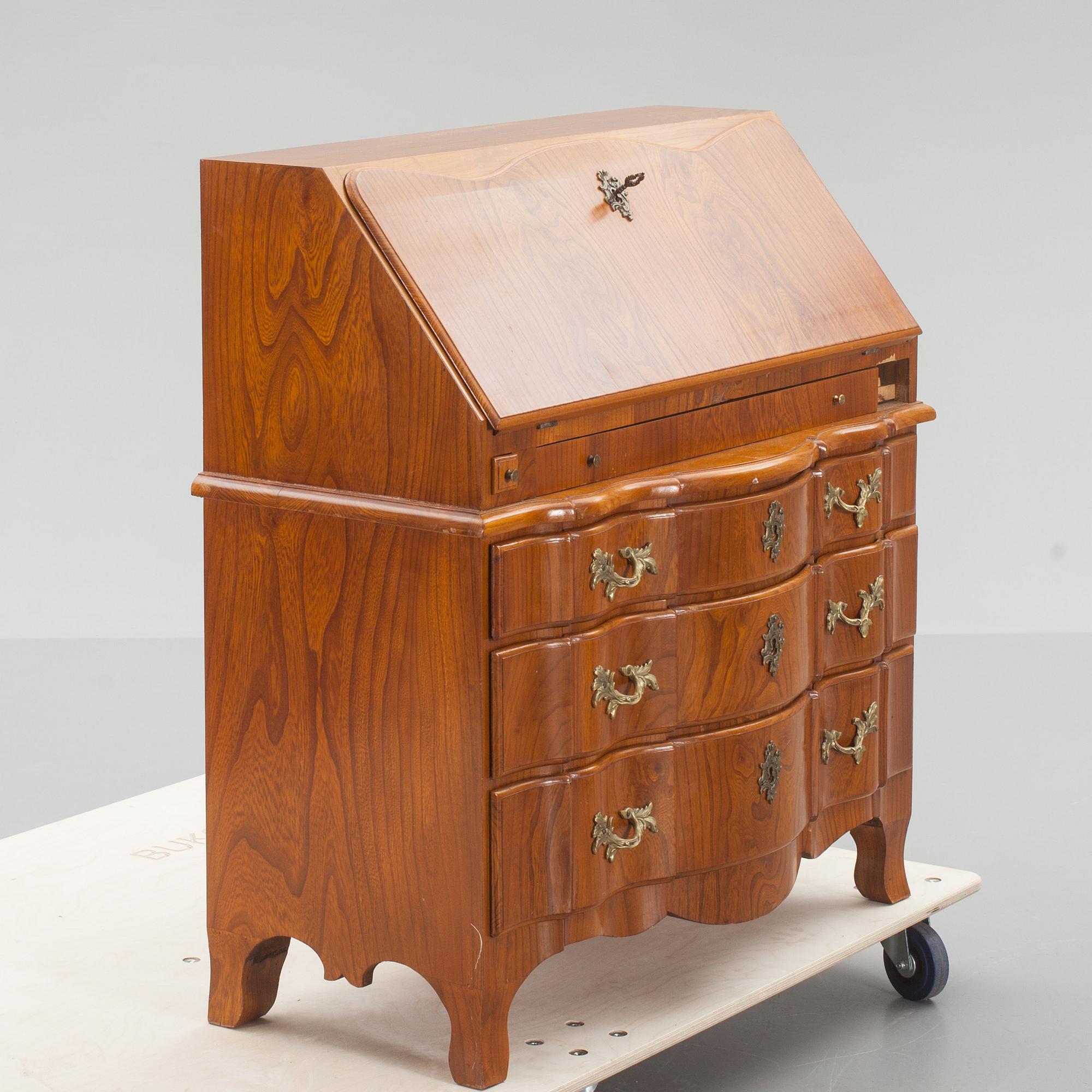 SNEDKLAFFSEKRETÄR, barockstil. 1900-tal.