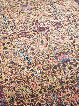 SEMI-ANTIQUE SILK KASHAN. 327 x 233,5 cm.